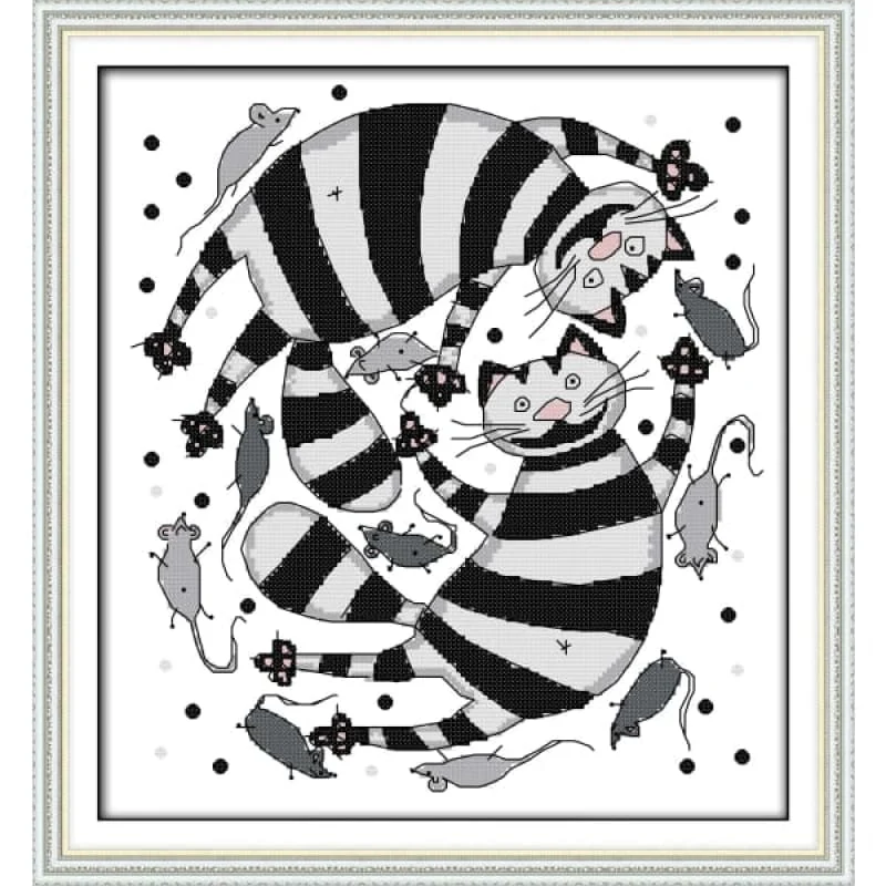 The black and white cats hunting the mice